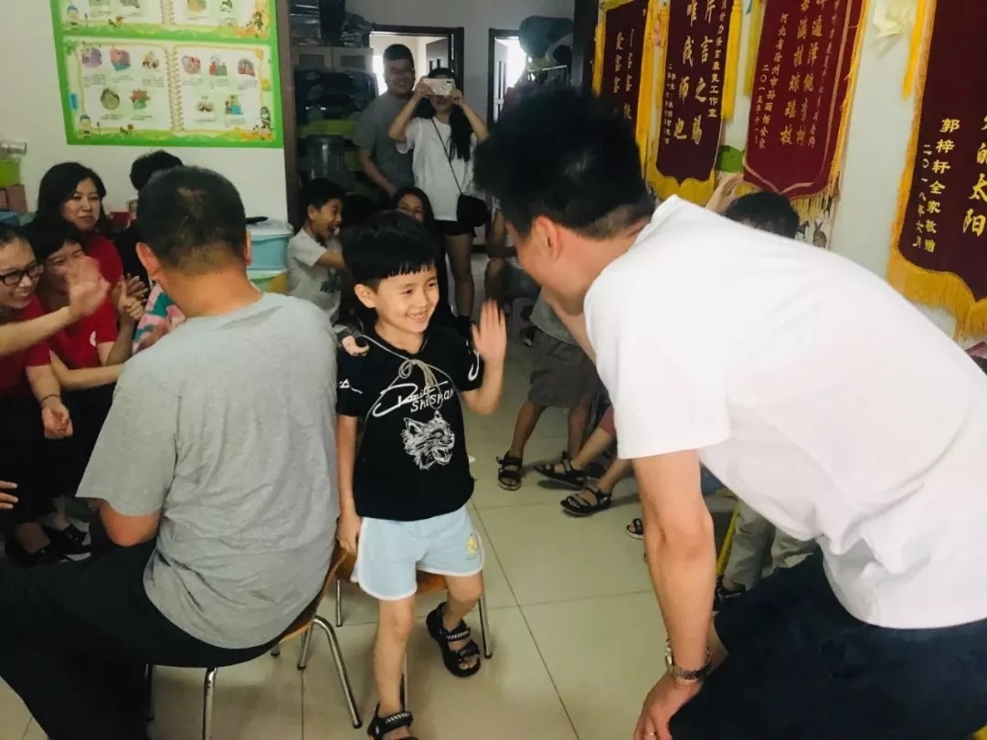 無聲的世界,有聲的愛 遠行愛 無聲的世界,有聲的愛 遠行愛