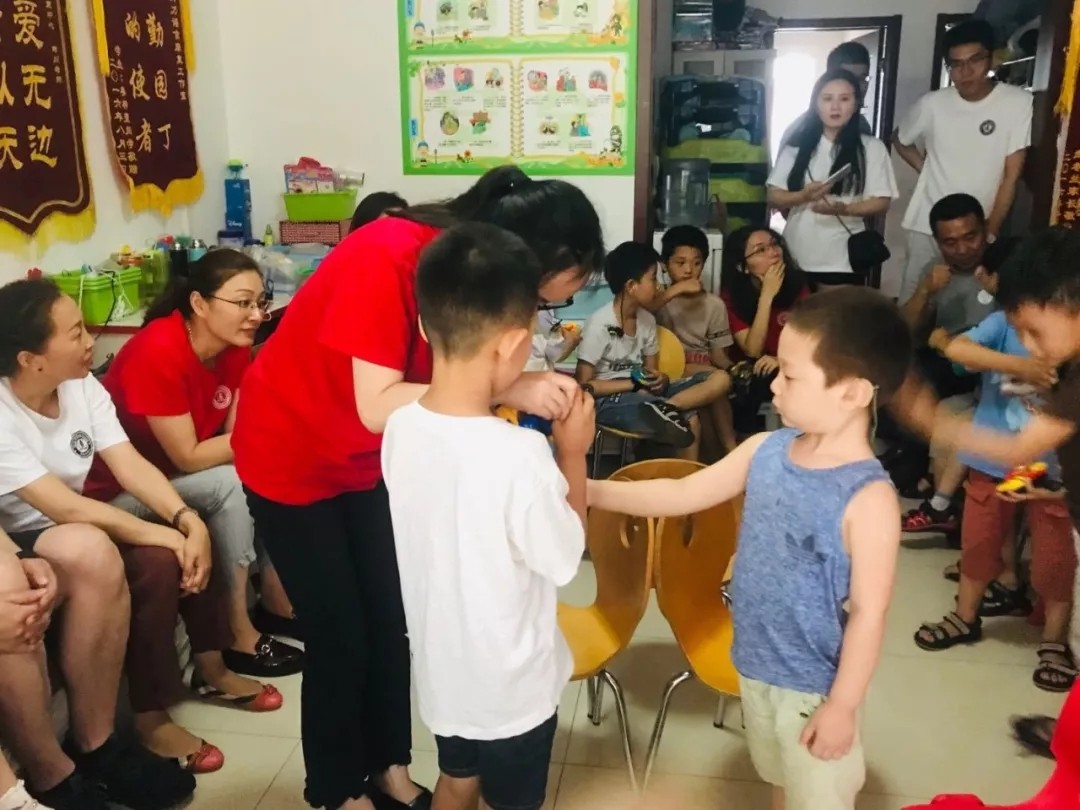 無聲的世界,有聲的愛 遠行愛 無聲的世界,有聲的愛 遠行愛