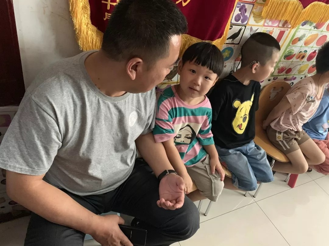 無聲的世界,有聲的愛 遠行愛 無聲的世界,有聲的愛 遠行愛